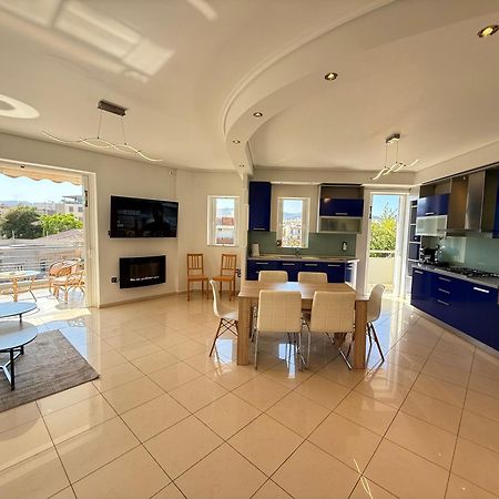 אתונה Sunny Home Private Jacuzzi Hydromassage Acropolis & Lycabettus Far View Parking 300M Metro Peristeri מראה חיצוני תמונה