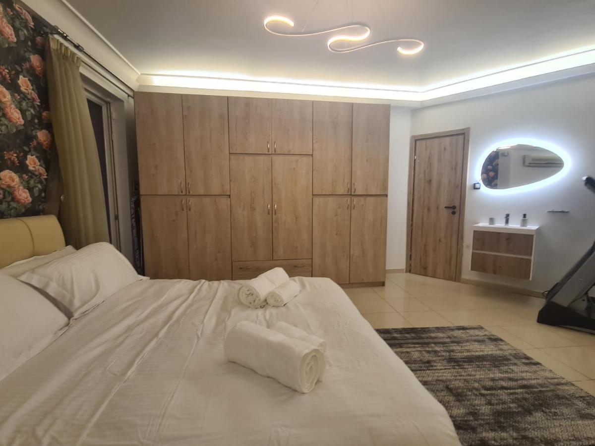 אתונה Sunny Home Private Jacuzzi Hydromassage Acropolis & Lycabettus Far View Parking 300M Metro Peristeri מראה חיצוני תמונה