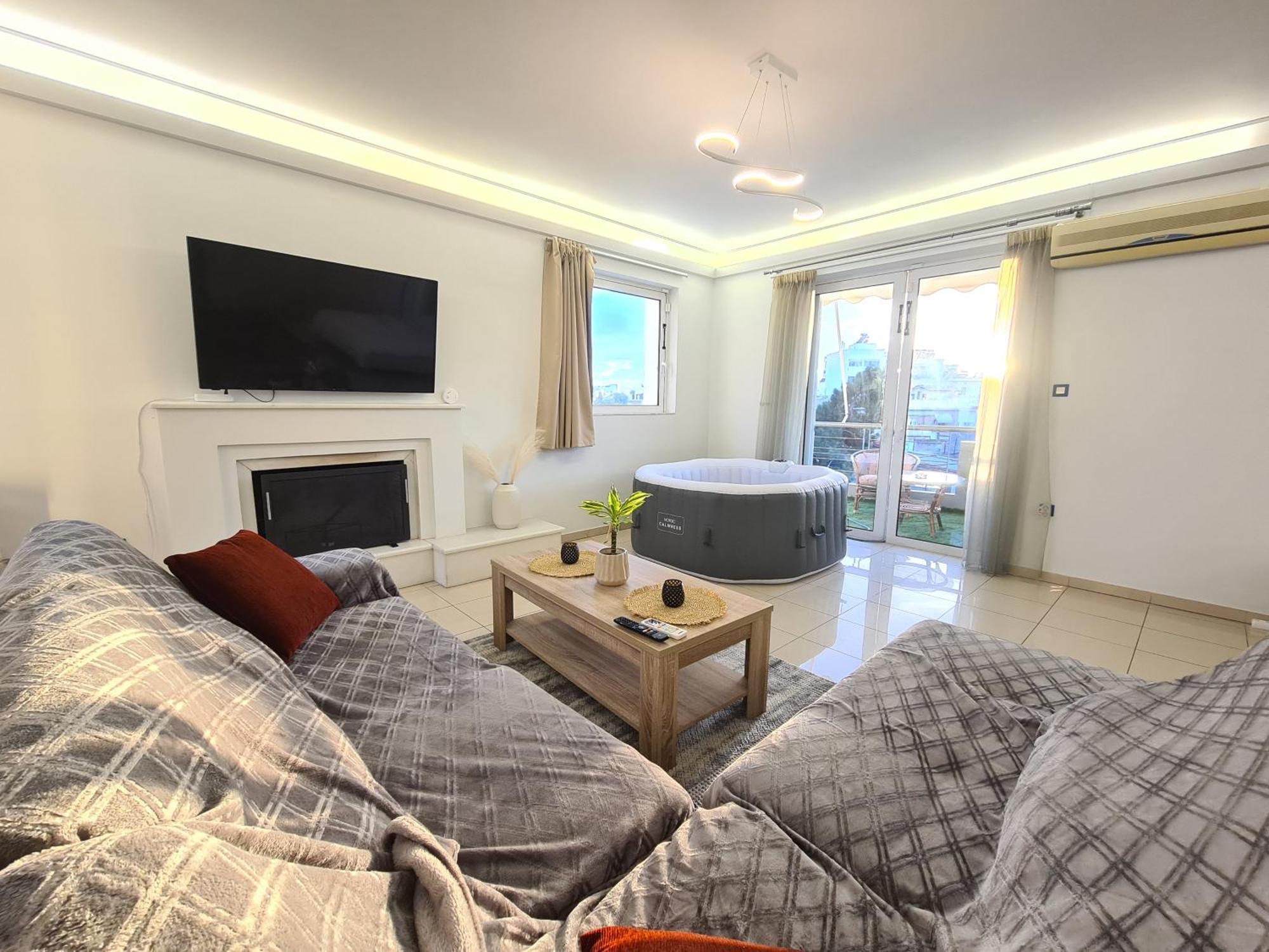 אתונה Sunny Home Private Jacuzzi Hydromassage Acropolis & Lycabettus Far View Parking 300M Metro Peristeri מראה חיצוני תמונה