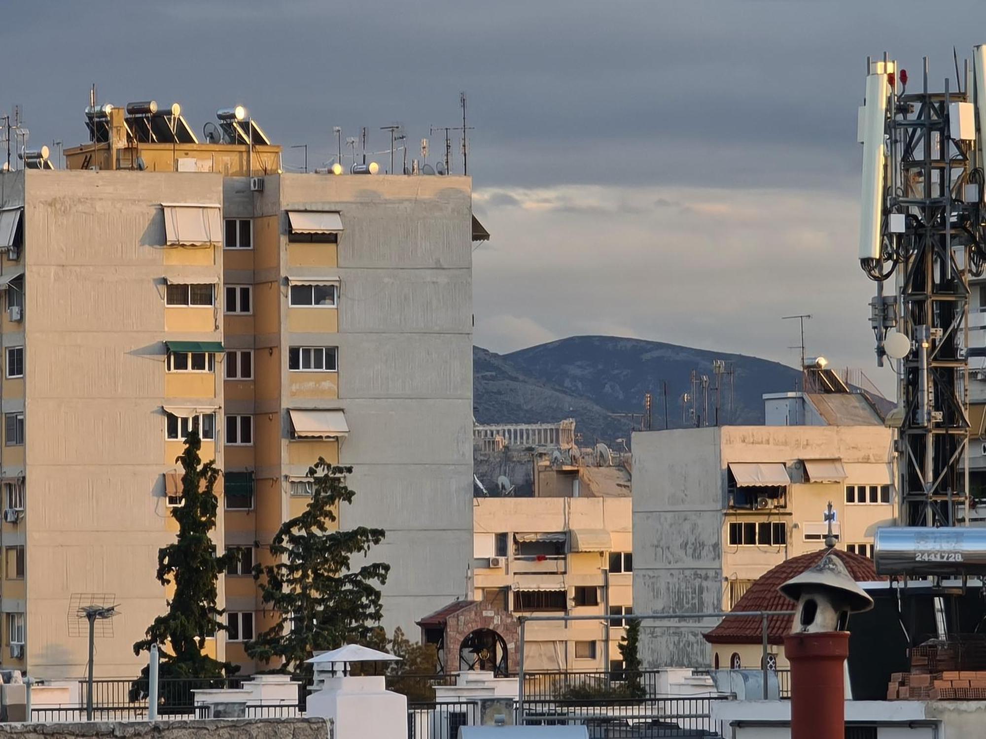 אתונה Sunny Home Private Jacuzzi Hydromassage Acropolis & Lycabettus Far View Parking 300M Metro Peristeri מראה חיצוני תמונה