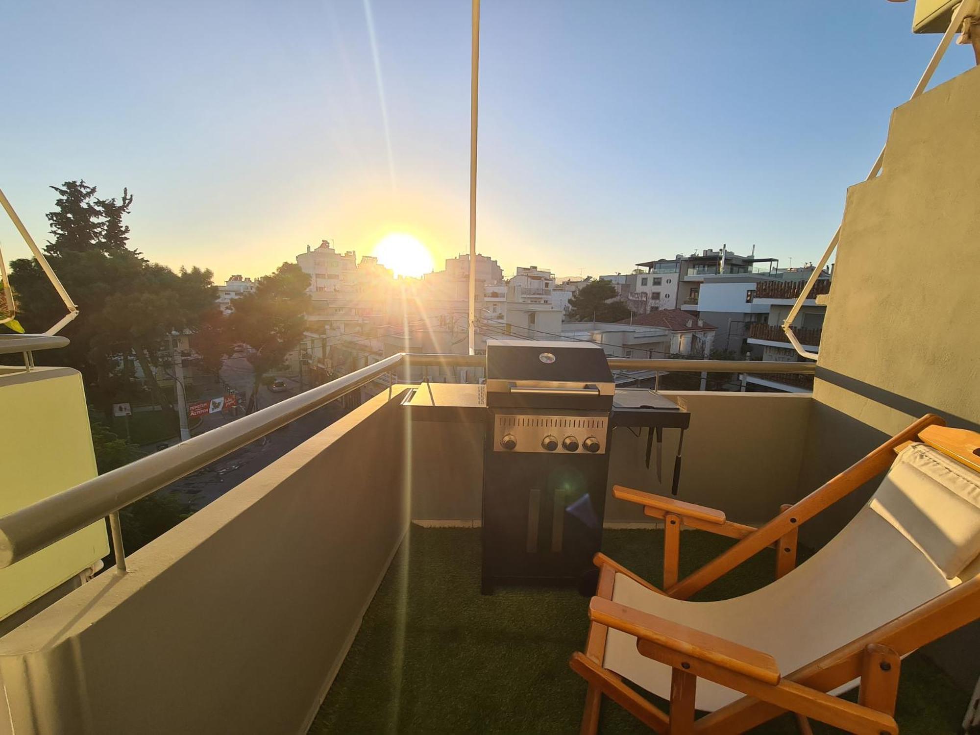 אתונה Sunny Home Private Jacuzzi Hydromassage Acropolis & Lycabettus Far View Parking 300M Metro Peristeri מראה חיצוני תמונה