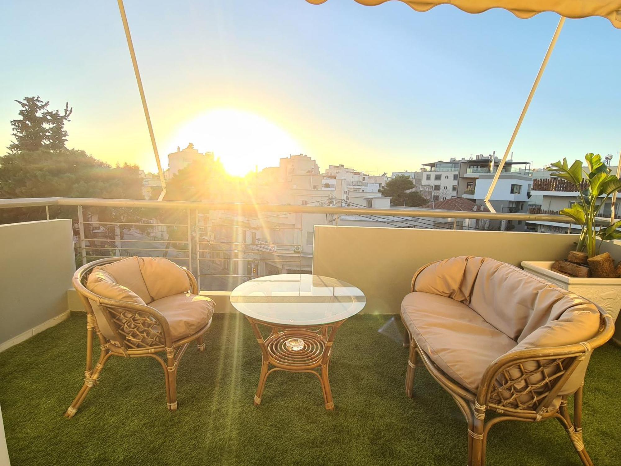 אתונה Sunny Home Private Jacuzzi Hydromassage Acropolis & Lycabettus Far View Parking 300M Metro Peristeri מראה חיצוני תמונה