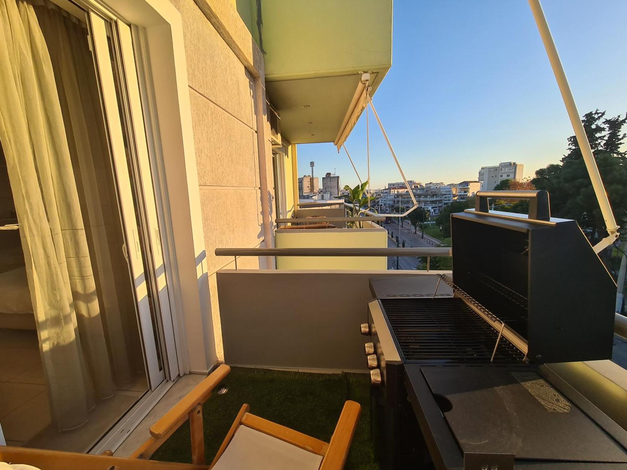 אתונה Sunny Home Private Jacuzzi Hydromassage Acropolis & Lycabettus Far View Parking 300M Metro Peristeri מראה חיצוני תמונה