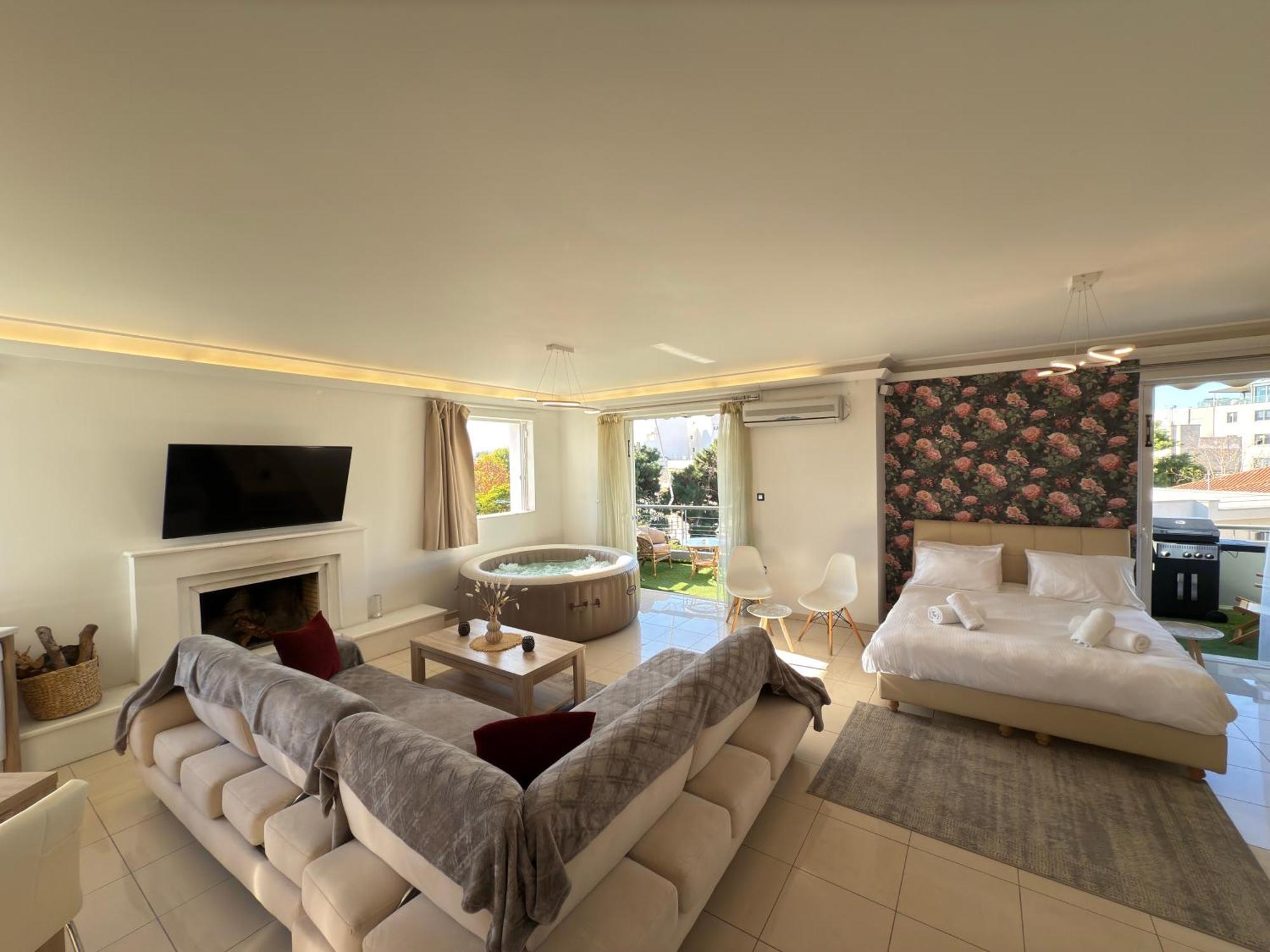 אתונה Sunny Home Private Jacuzzi Hydromassage Acropolis & Lycabettus Far View Parking 300M Metro Peristeri מראה חיצוני תמונה