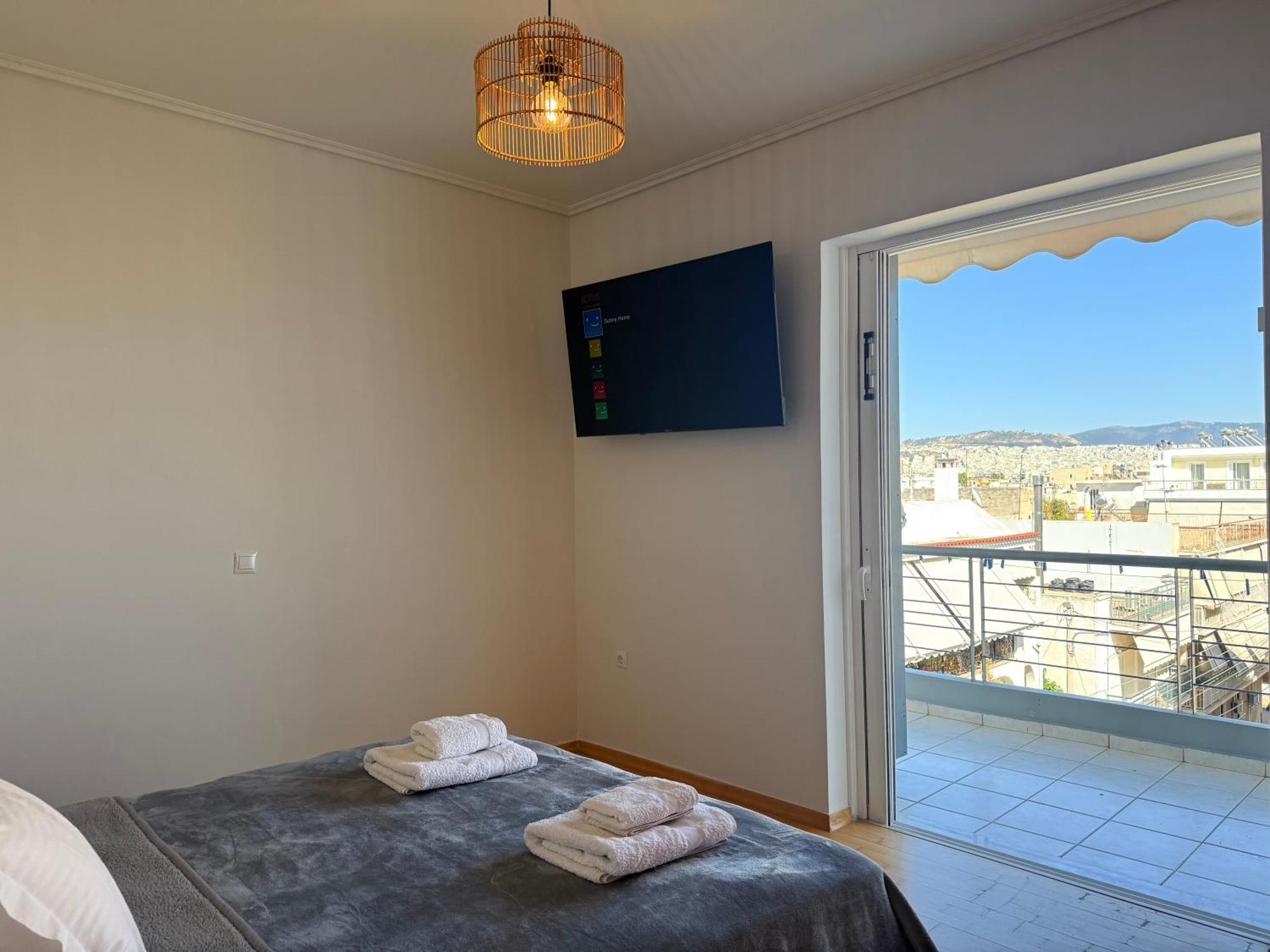 אתונה Sunny Home Private Jacuzzi Hydromassage Acropolis & Lycabettus Far View Parking 300M Metro Peristeri מראה חיצוני תמונה