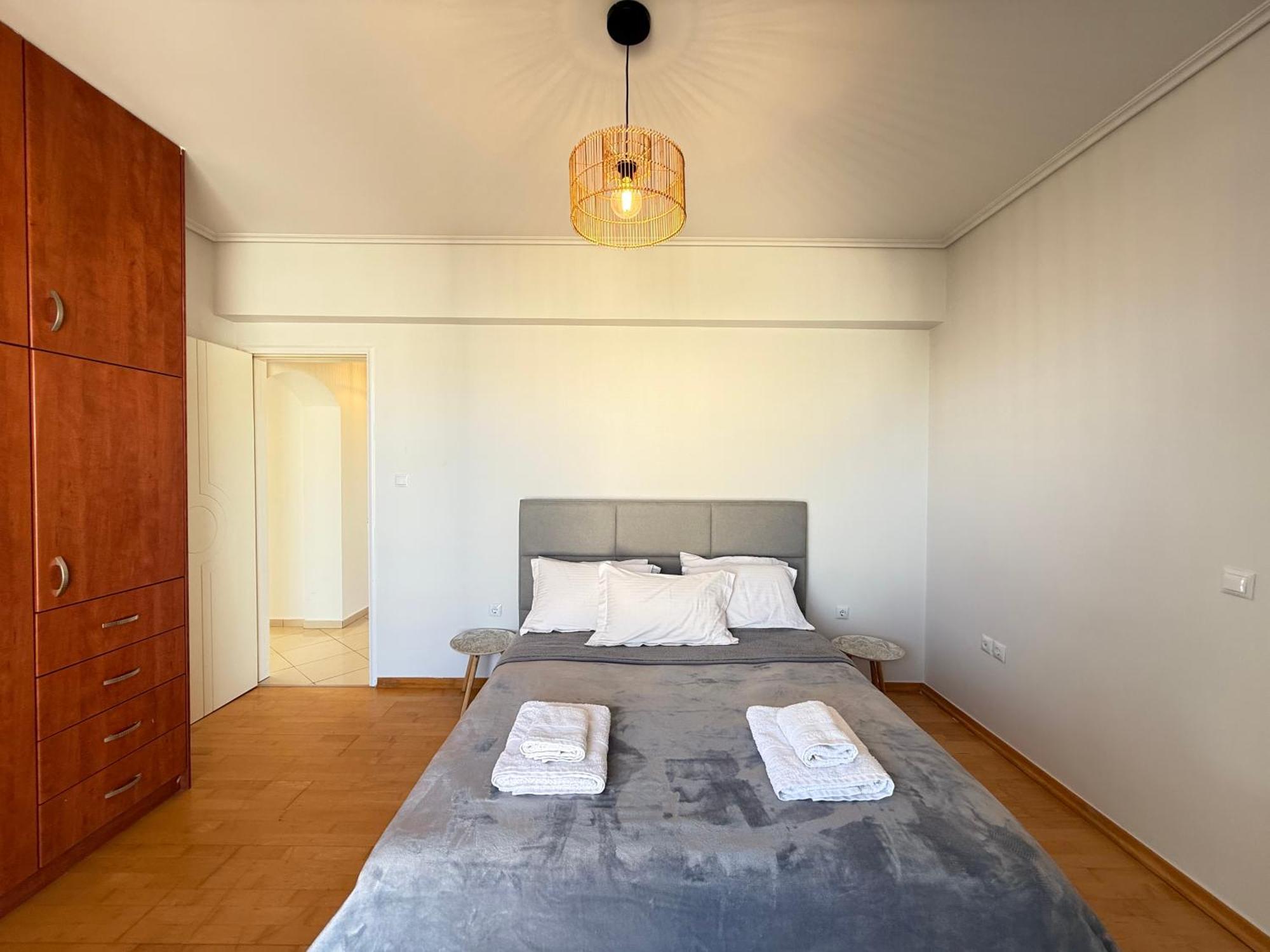 אתונה Sunny Home Private Jacuzzi Hydromassage Acropolis & Lycabettus Far View Parking 300M Metro Peristeri מראה חיצוני תמונה