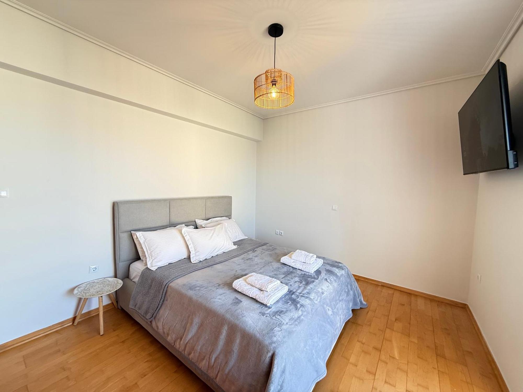 אתונה Sunny Home Private Jacuzzi Hydromassage Acropolis & Lycabettus Far View Parking 300M Metro Peristeri מראה חיצוני תמונה
