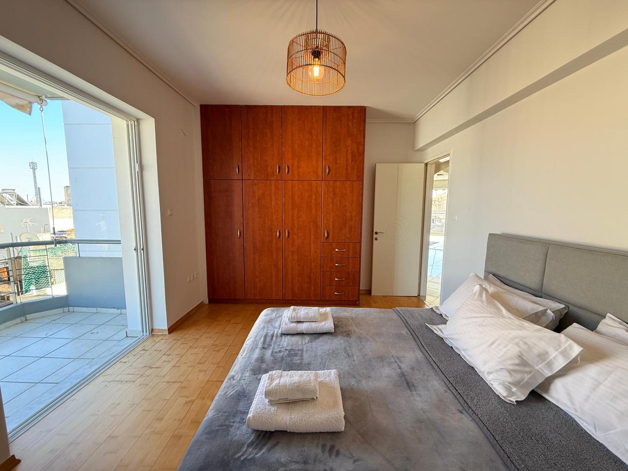 אתונה Sunny Home Private Jacuzzi Hydromassage Acropolis & Lycabettus Far View Parking 300M Metro Peristeri מראה חיצוני תמונה