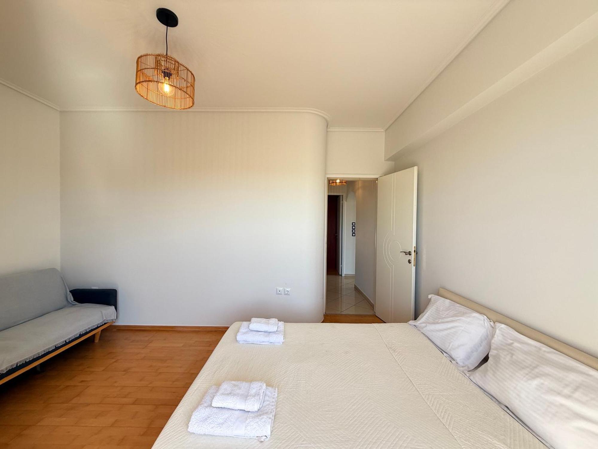 אתונה Sunny Home Private Jacuzzi Hydromassage Acropolis & Lycabettus Far View Parking 300M Metro Peristeri מראה חיצוני תמונה
